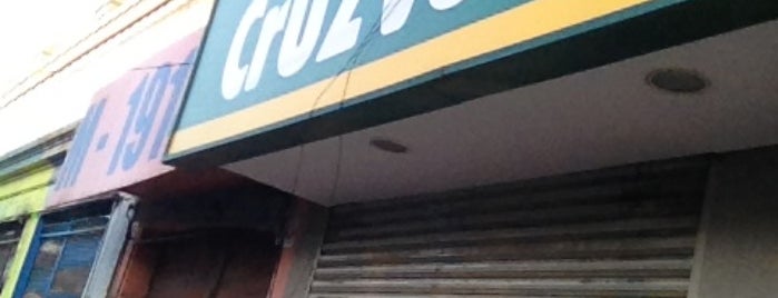 Farmacias Cruz Verde is one of สถานที่ที่ Rodrigo ถูกใจ.