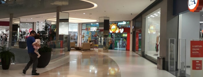 Óticas Brasil is one of Flamboyant Shopping Center.