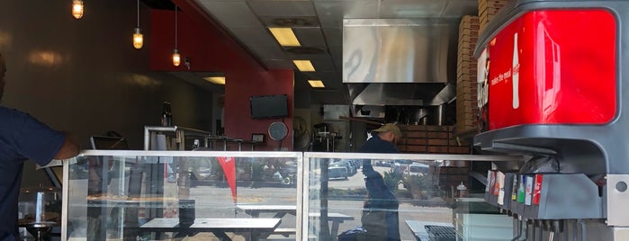 Melody Pizza LAX is one of สถานที่ที่ Rayshawn ถูกใจ.