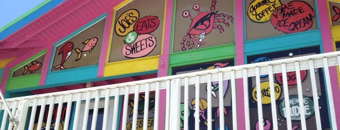 Joe's Eats And Sweets is one of Tempat yang Disukai Meredith.