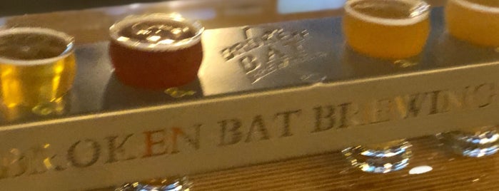 Broken Bat Brewing Company is one of Lugares favoritos de Jon.
