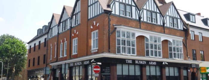 Ruskin Hotel is one of สถานที่ที่ Matt ถูกใจ.