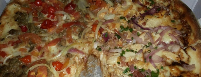 Pomodoro Pizza & Pasta is one of Locais curtidos por Janna.