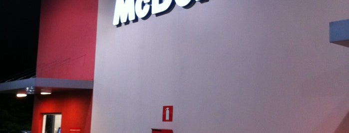 McDonald's is one of comida.