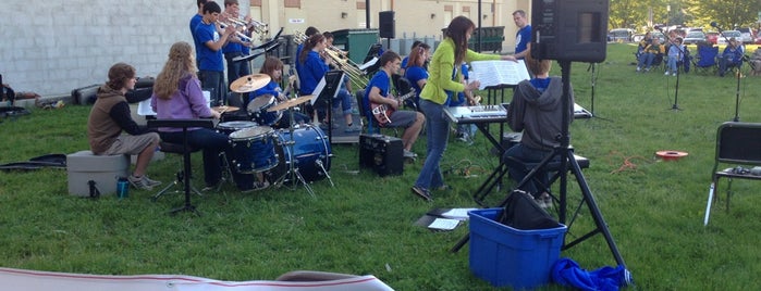 Waukesha's Friday Night Live is one of Lieux qui ont plu à Shyloh.