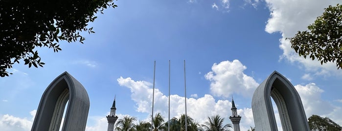Masjid KLIA (Sultan Abdul Samad Mosque) is one of Lugares favoritos de Rahmat.