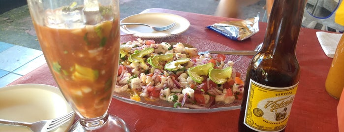 Las Delicias Del Mar is one of Locais curtidos por Pepe.