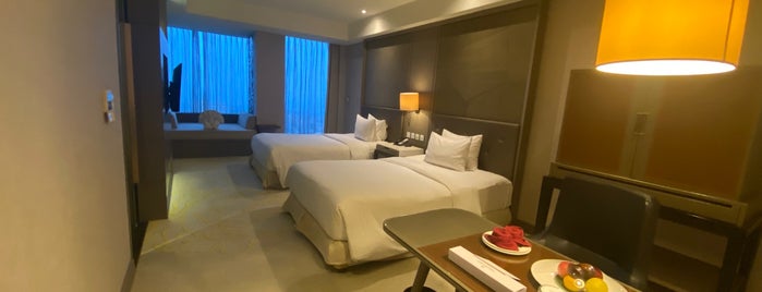 Intercontinental Hotel Ballroom Dago Pakar Resort is one of Lieux qui ont plu à RizaL.