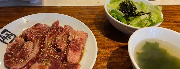 炭火焼肉 牛角 荒江店 is one of 肉料理.