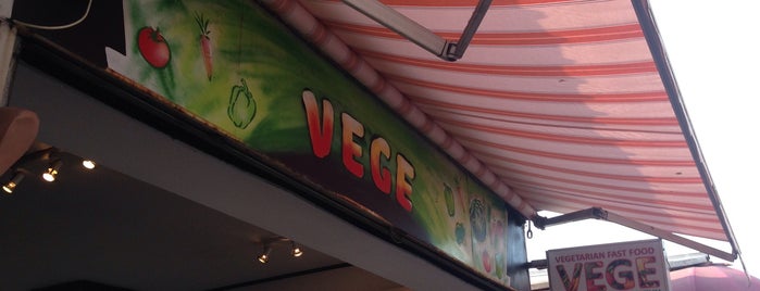 Vege Fast Food is one of Tempat yang Disukai Jeff.