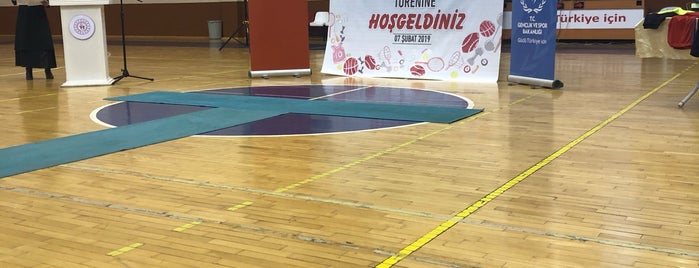 Kdz Ereğli Gençlik ve Spor Merkezi is one of Tempat yang Disukai Yusuf Kaan.