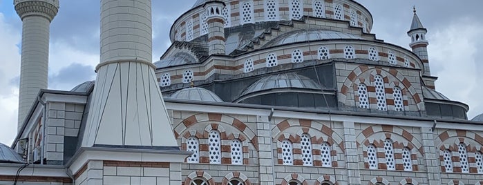 Modoko Camii is one of Lugares favoritos de Abdullah.