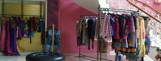 Lenny Agustin Boutique is one of Road to Wedding.