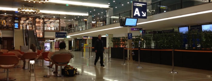 Aeroporto di Parigi-Orly (ORY) is one of Posti che sono piaciuti a Javier Anastacio.