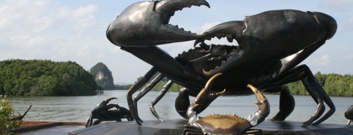 ประติมากรรมปูดำ (Black Crab Sculpture) is one of Krabi.