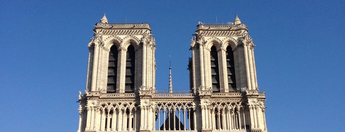 Kathedrale Notre-Dame de Paris is one of Orte, die 𝙻𝚒𝚕𝚒á𝚗𝚊 ✨ gefallen.