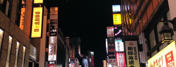 Shinjuku is one of 𝙻𝚒𝚕𝚒á𝚗𝚊 ✨ : понравившиеся места.