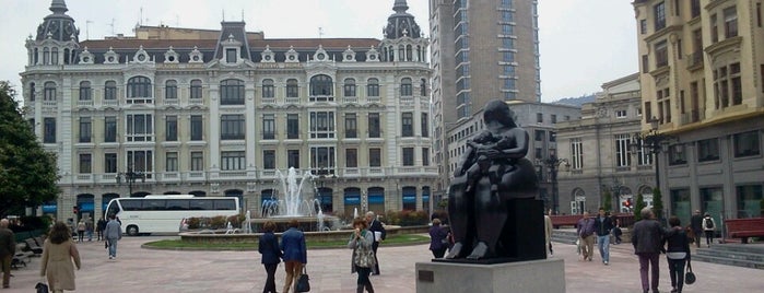 Plaza de la Escandalera is one of Locais curtidos por Jon Ander.