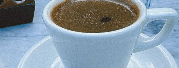 Barnathan Cafe & Brasserie is one of ist kahve tatlı.