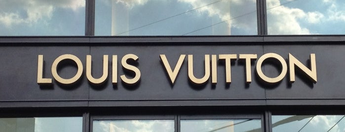 Louis Vuitton Mexico Masaryk is one of Orte, die Karla gefallen.