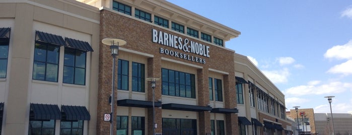 Barnes & Noble is one of Alberto J S 님이 좋아한 장소.