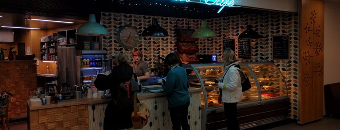 Kaisan Cafe is one of Lugares favoritos de Nick.