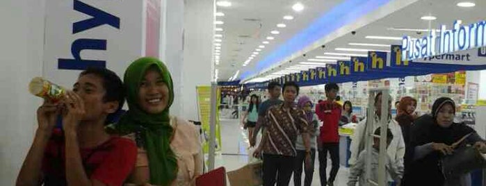 Hypermart Palu Grand Mall is one of Shopping PALU Sulawesi Tengah.