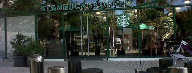 Starbucks is one of Starbucks Buenos Aires Club Restaurant.com.ar.