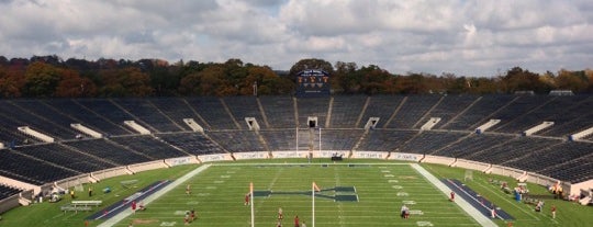 Yale Bowl is one of Orte, die Benjamin gefallen.