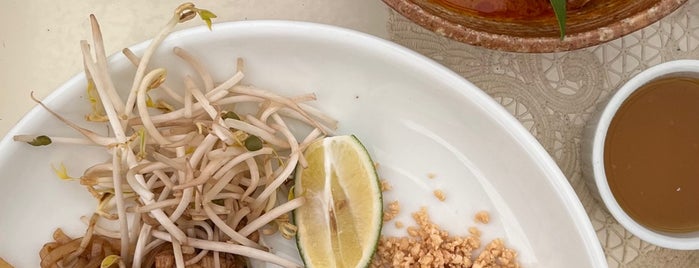 Lime and Basil Thai Restaurant is one of Agu : понравившиеся места.