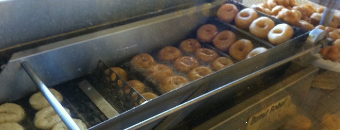 Daily Dozen Doughnut Co is one of Seattle.