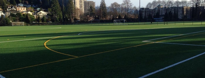 Ambleside Artificial Turf Fields is one of สถานที่ที่ Jus ถูกใจ.