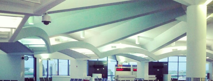 Aeropuerto Internacional General Mitchell (MKE) is one of Airports.