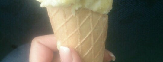 Ararat Ice Cream | قهوه و بستنی آرارات is one of Lieux qui ont plu à Haniyehh.