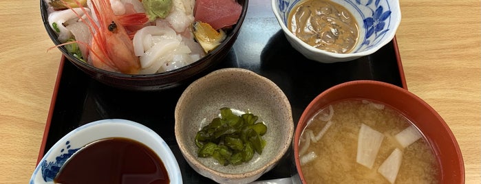 割烹 夕鶴 is one of Gourmet in Niigata.