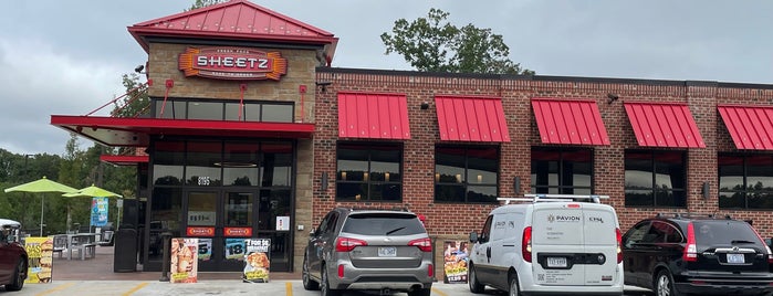 Sheetz is one of สถานที่ที่ Lizzie ถูกใจ.