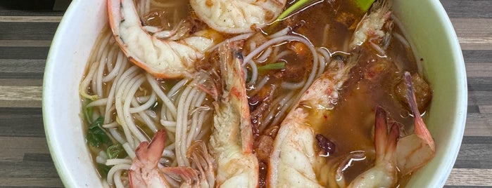 Beach Road Prawn Mee Eating House is one of Akex's To-Do List.