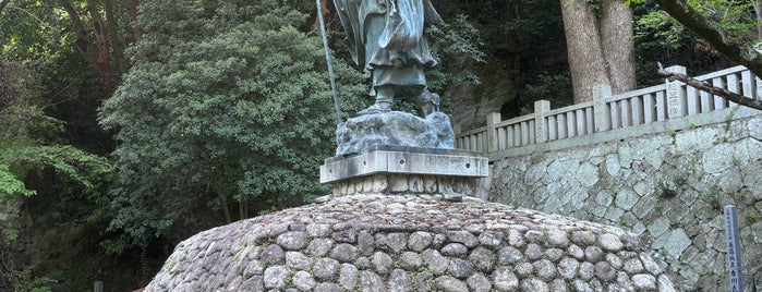 Iyadani-ji is one of 四国八十八ヶ所.
