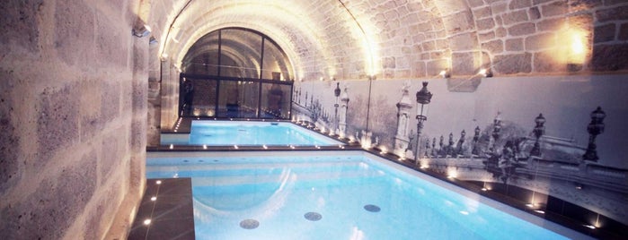 Hôtel La Lanterne is one of Piscine Intérieure.