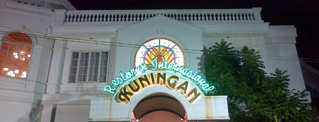 Kuningan International Seafood Restaurant is one of Wisata Kuliner Surabaya / Surabaya Culinary Spot.