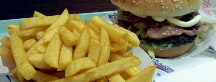 Burger & Pommes is one of Locais curtidos por Jon.