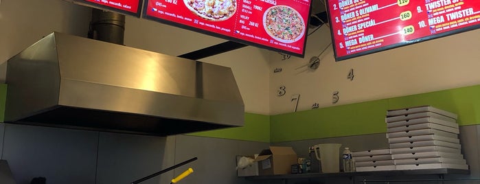 Pizza Roma is one of Aly : понравившиеся места.