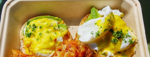 Benedict Arnolds Brunch Truck is one of Tempat yang Disukai Katie.