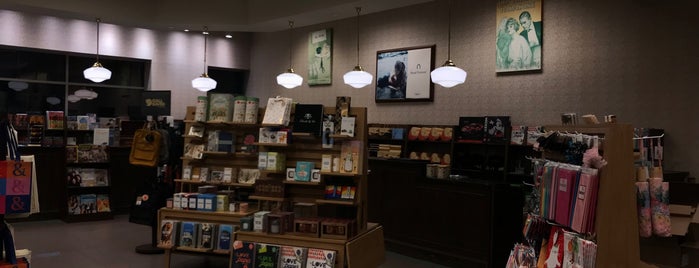 Barnes & Noble is one of Hangs.