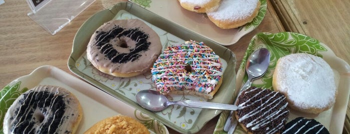 Kuki Donuts & Bakery is one of DONUTS MAYHEM!.