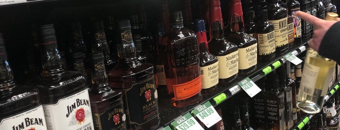 Luke's Liquor Store is one of Davidさんのお気に入りスポット.
