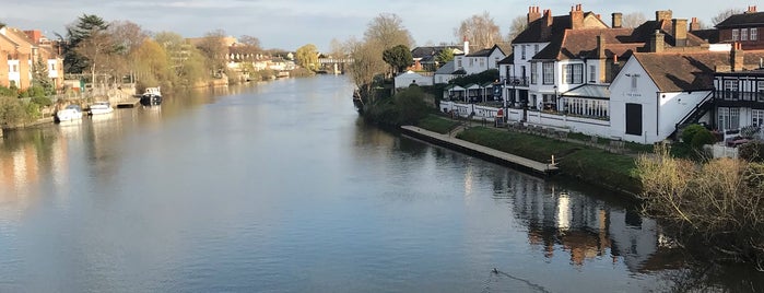 Staines Bridge is one of London bridges.