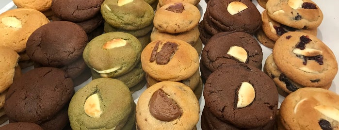 Ben's Cookies is one of The 7 Best Places for Macadamia Nuts in Bangkok.