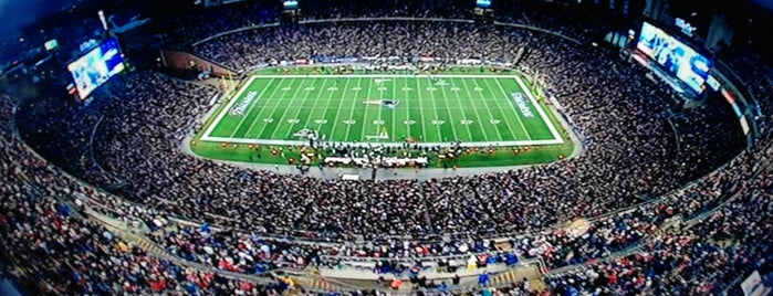 Gillette Stadium is one of Stade de football.