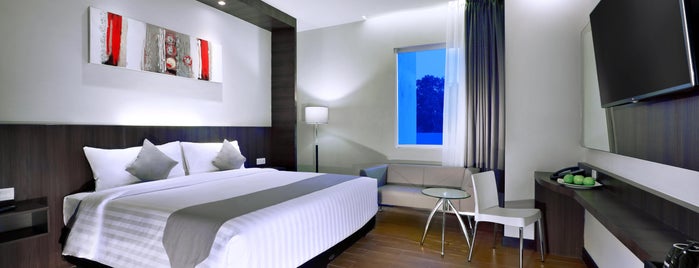 Hotel Neo Dipatiukur is one of Lugares favoritos de mika.